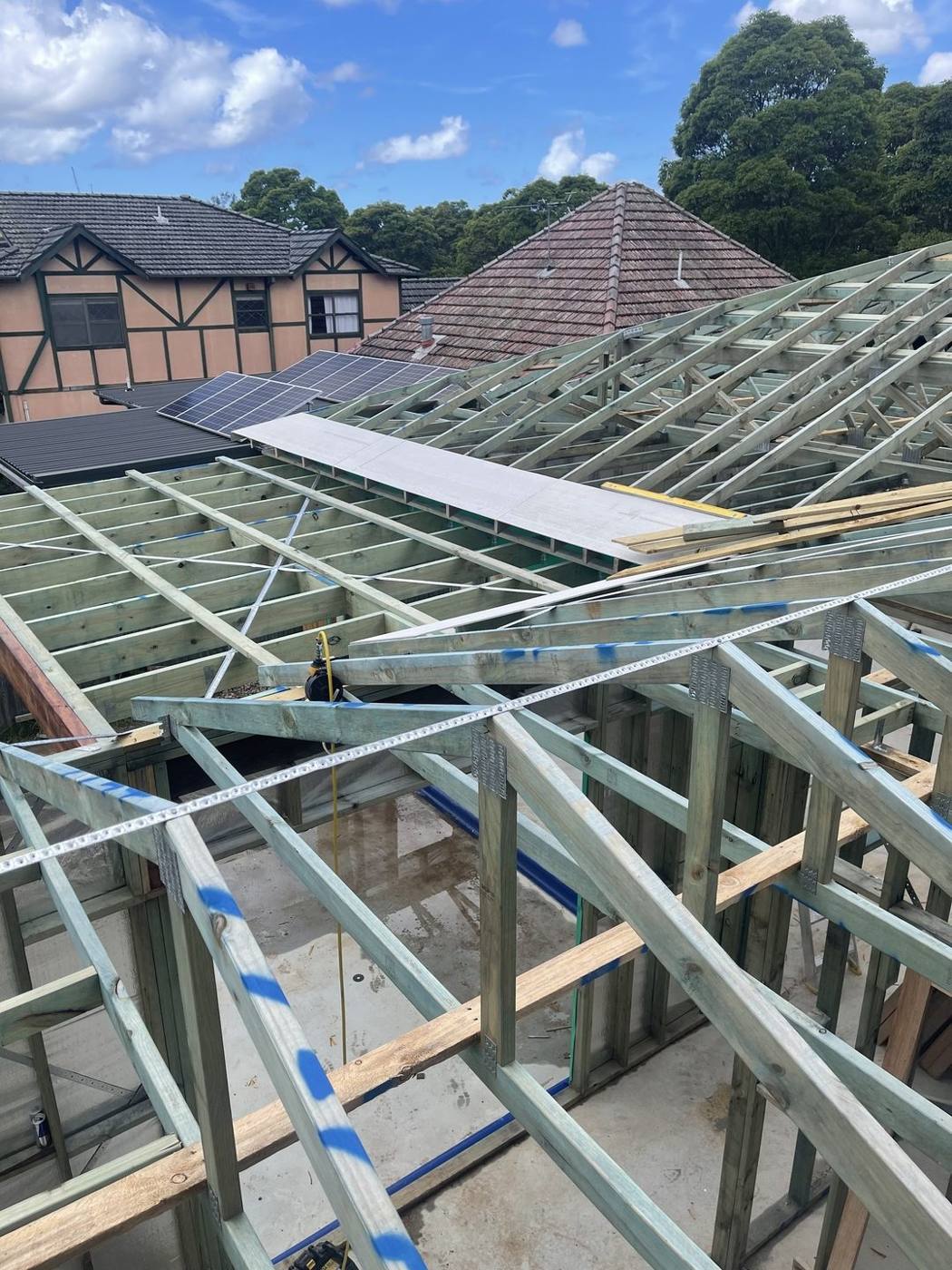 Garage skillion roof framing with the fascia plank being set and aligned along the eave line, Ashfield carpentry by Loel Homes