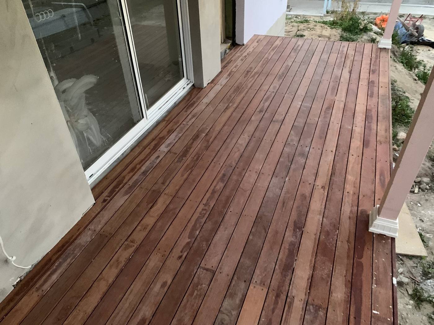 Freshly oiled hardwood deck boards on the finished raised deck by Loel Homes